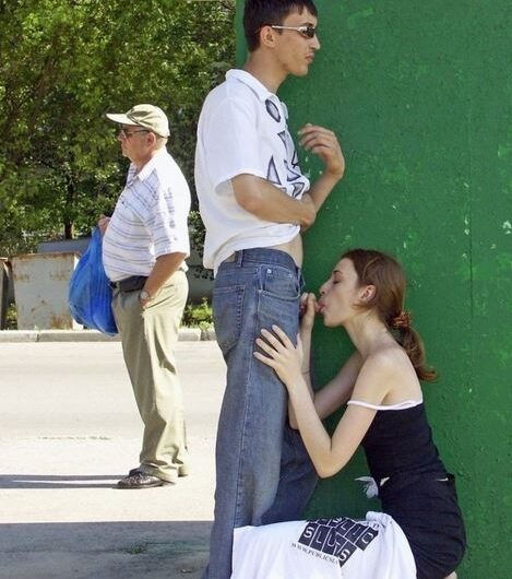 Fellation Amateur : Elle suce une grosse bite en public